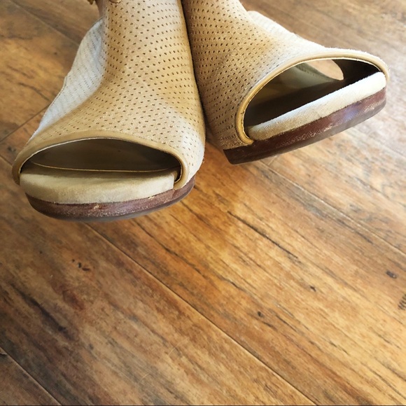 Reba by Reba McEntire Tan Peep Toe Anny Sandals 10 - Picture 8 of 15